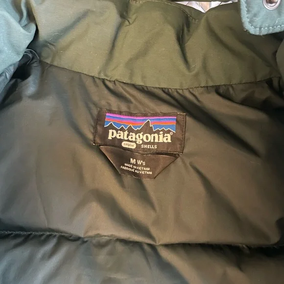 Patagonia Women's Deep Green Puffer Coat - Picture 2 of 4